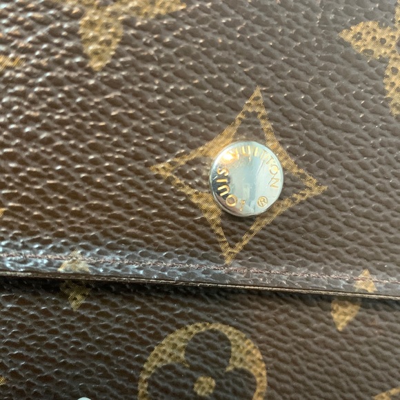 2011 authentic Louis Vuitton international wallet - poor edges and corners - Picture 5 of 16